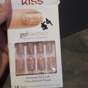 Kiss nails
